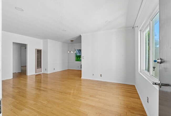 1929 Tamarind Ave unit 12, Los Angeles, CA 90068 - photo 3