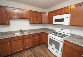 18 Riverview Ln, Bettendorf, IA 52722