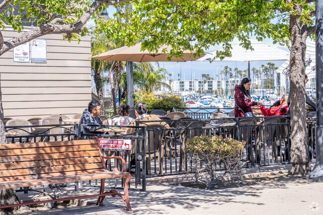 When dining locals enjoy eating Al Fresco at one of the many restaurant around Channel Islands.