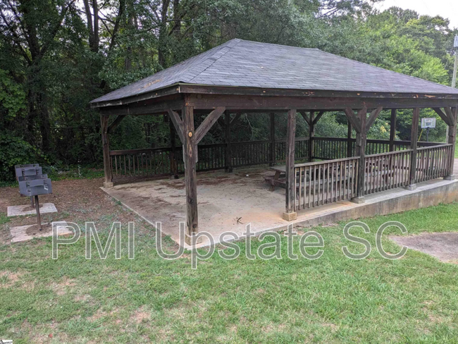 201 Chandler Dr unit 32D, Gaffney, SC 29340 - photo 6