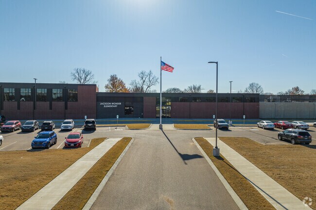 Jackson-Wonder Elementary has a student-teacher ratio of 18-1.