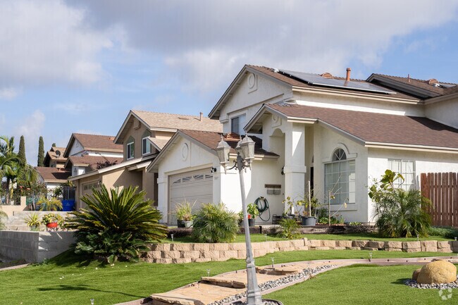 The decorative light poles resemble how the streets once looked in Skyline