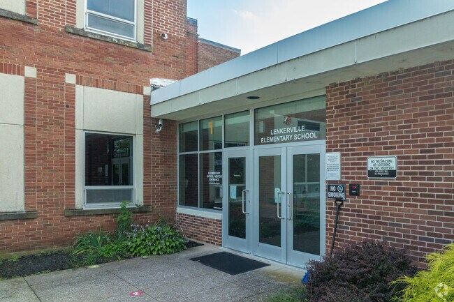 Lenkerville Elementary School has  a student-teacher ratio of 11 to 1.
