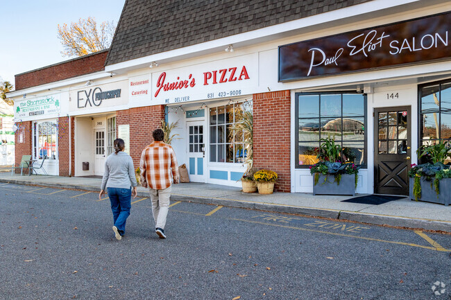Family owned Junior's Pizzeria is the choice for Italian food in Halesite.