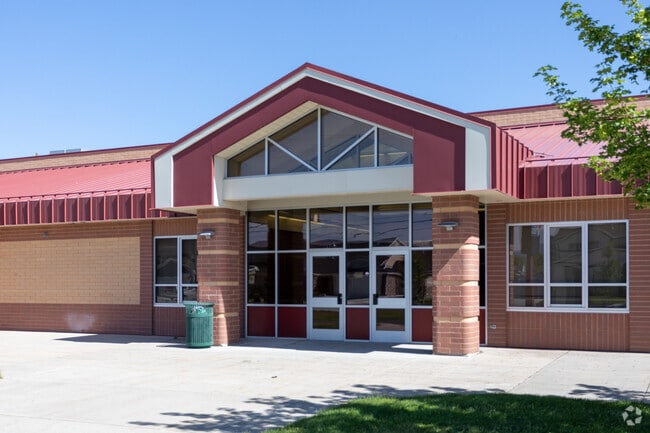 Brookside Elementary School serves the East Hobble Creek neighborhood.