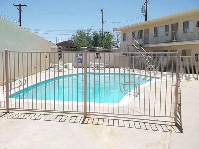 522 E Ave Q-5 unit 522 East Avenue Q5, Palmdale, CA 93550 - photo 5