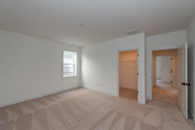 1062 Round Meadow Dr, Christiansburg, VA 24073 - photo 5