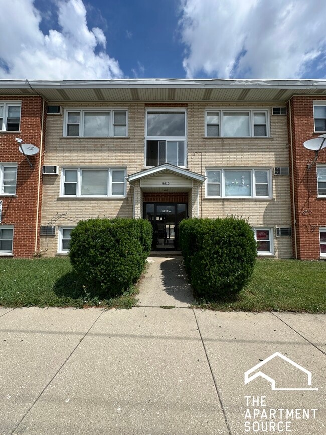 9620 Ivanhoe Ave Unit 7, Schiller Park, IL 60176