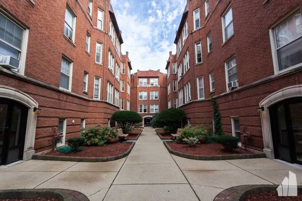 622 W Aldine Ave unit 3N, Chicago, IL 60657 - photo 1