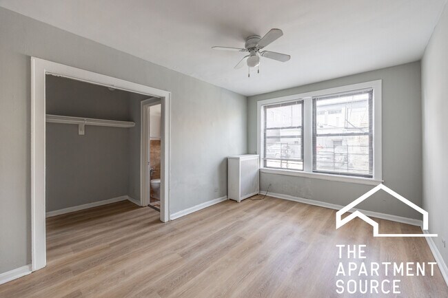 717 W Belmont Ave unit 404, Chicago, IL 60657 - photo 3