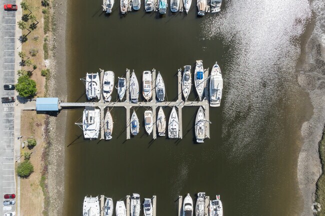 The Brunswick Landing marina offers New Town private docking for their boats.