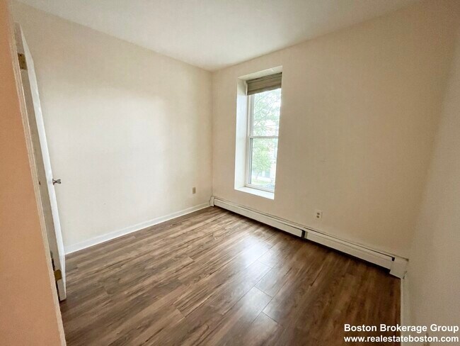 92 Hammond St unit 3, Roxbury Crossing, MA 02120 - photo 2