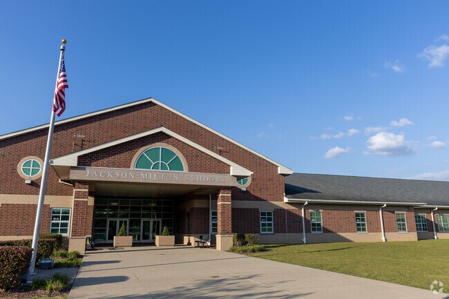 Jackson-Milton High School has a student-teacher ratio of 11 to 1 in Jackson.
