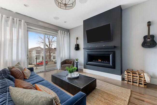 917 Southside Place unit ID1043947P, Nashville, TN 37203 - photo 2