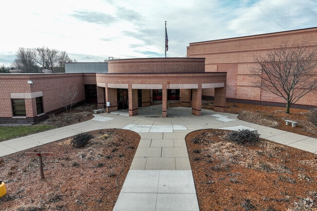 Lake Marion Elementary School has an enrollment of about 727 students.