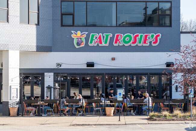 Naperville locals enjoy an outdoor meal at Fat Rosie's.
