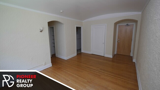 556 W Arlington Place unit 304, Chicago, IL 60614 - photo 3