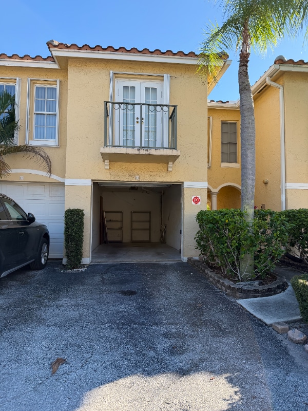 1130 Lake Shore Dr, Lake Park, FL 33403