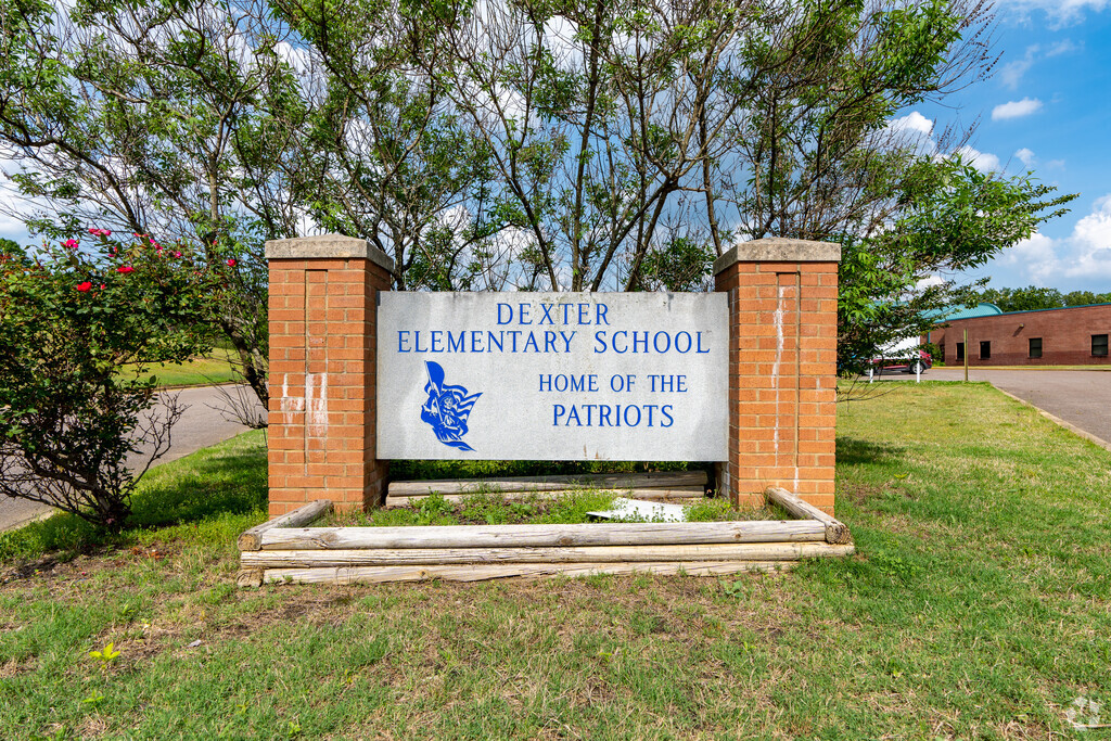 Dexter Elementary is a public elementary school in northern Cordova.