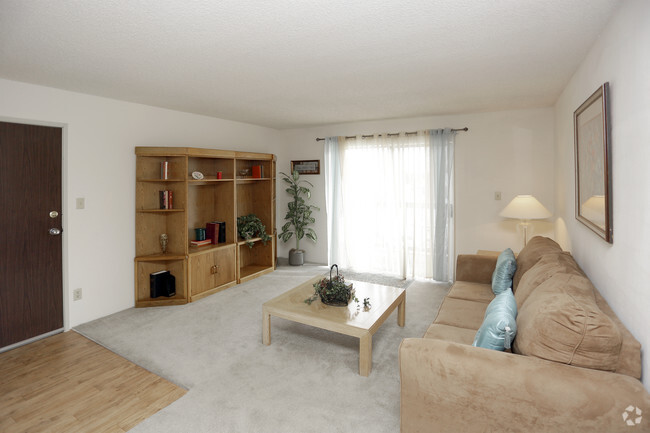 1BR, 1BA - 610 SF