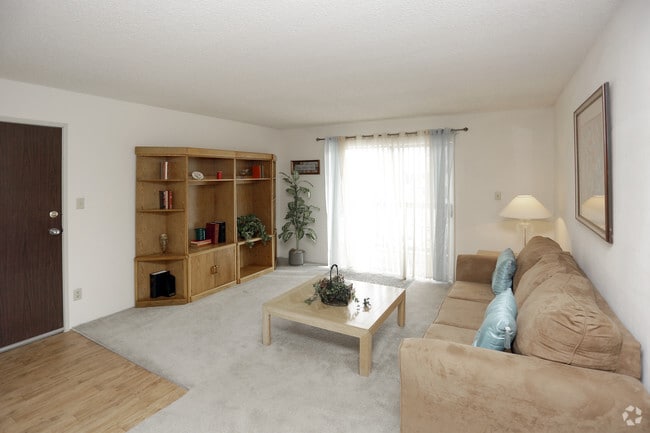 1BR, 1BA - 610 SF