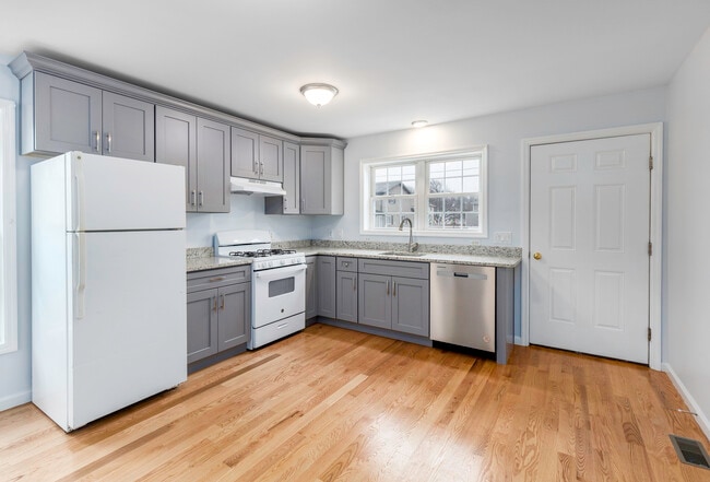 45 Harvard St, Medford, MA 02155 - photo 2