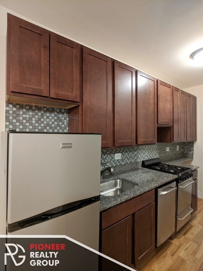 949 W Cornelia Ave unit Q, Chicago, IL 60657 - photo 2