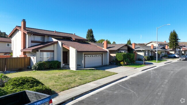 A beautiful row of suburban homes in the Hilltop Green neighborhood.