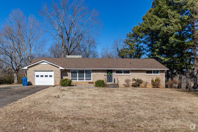 A variety of house styles can be found in Murray including Ranch style homes.