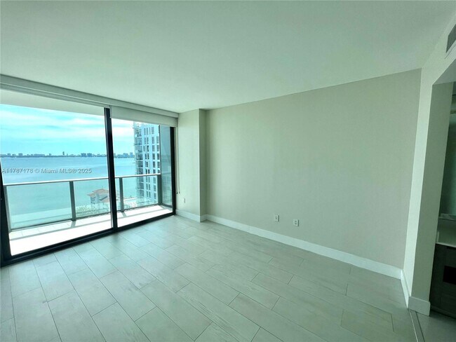 Icon Bay unit 1606, Miami, FL 33137 - photo 6