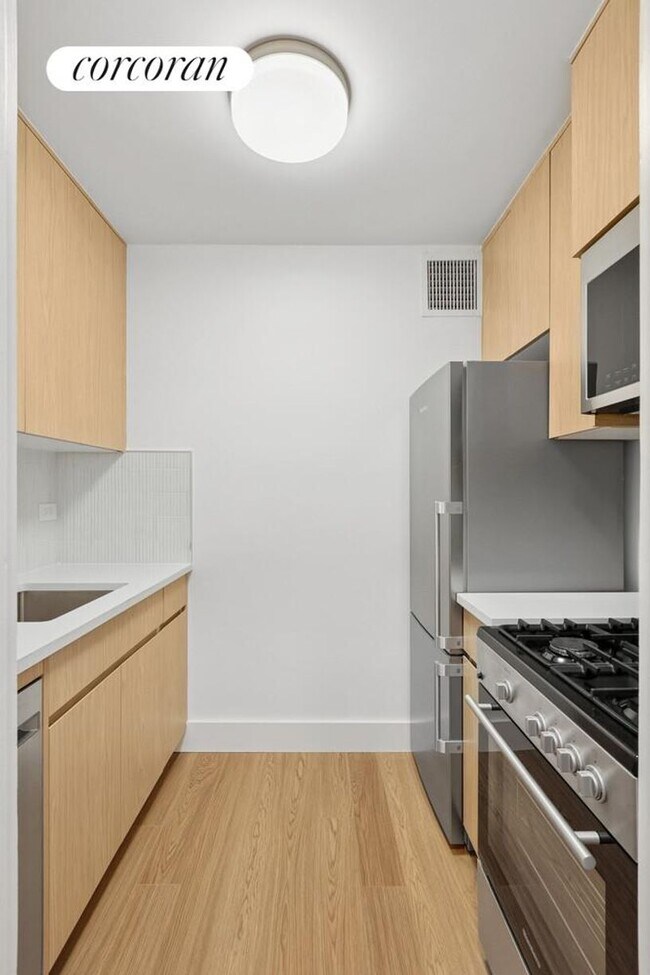 501 E 87th St, New York, NY 10128 - photo 6