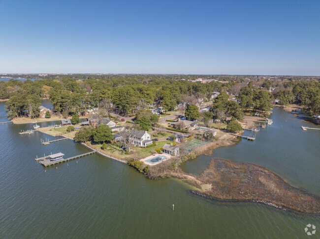 Riverpoint residents have convenient access to water-based recreation.