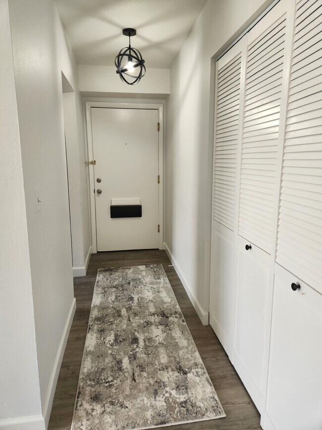 Creekview Apartments - 1st Month FREE!, Rockford, IL 61108 - photo 5