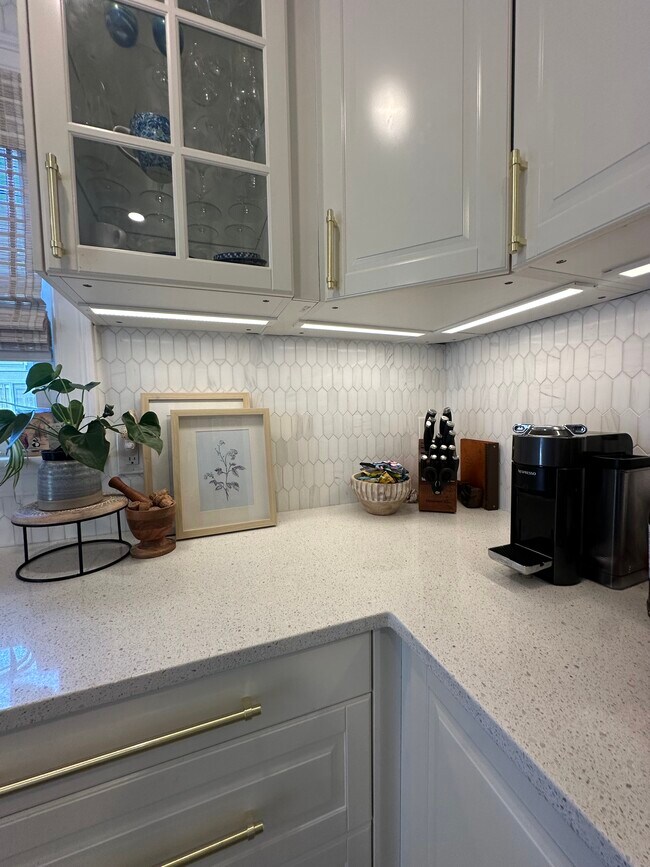 21 Apthorp St, Quincy, MA 02170 - photo 7