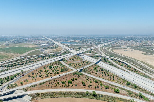 Citrus Heights residents will be happy to hear that the 210 and 15 freeway are very close by.