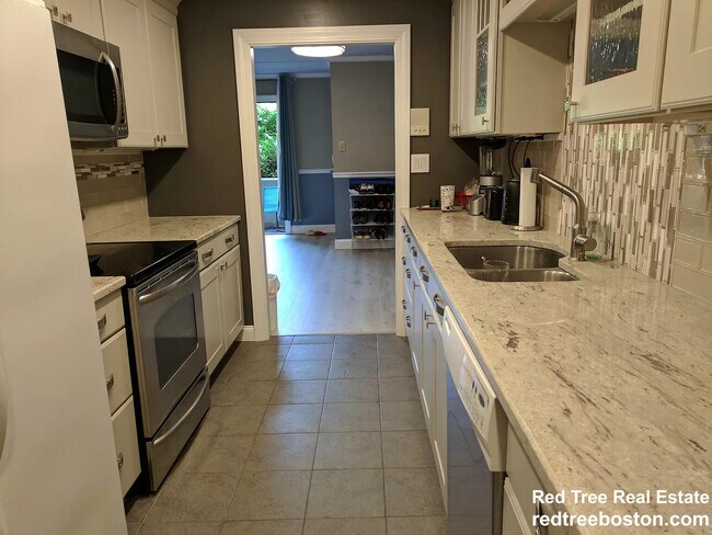 53 Angleside Rd unit 1, Waltham, MA 02453 - photo 2