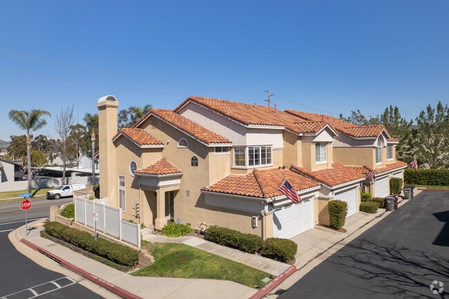 North Corona offers homes, townhomes, and condo living options in the neighborhood.