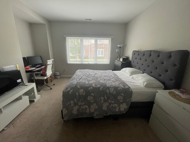 5580 Arbor Chase Dr unit 77, Ann Arbor, MI 48103 - photo 3