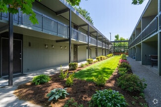 4916-4926 SW 56th Ave, Portland, OR 97221