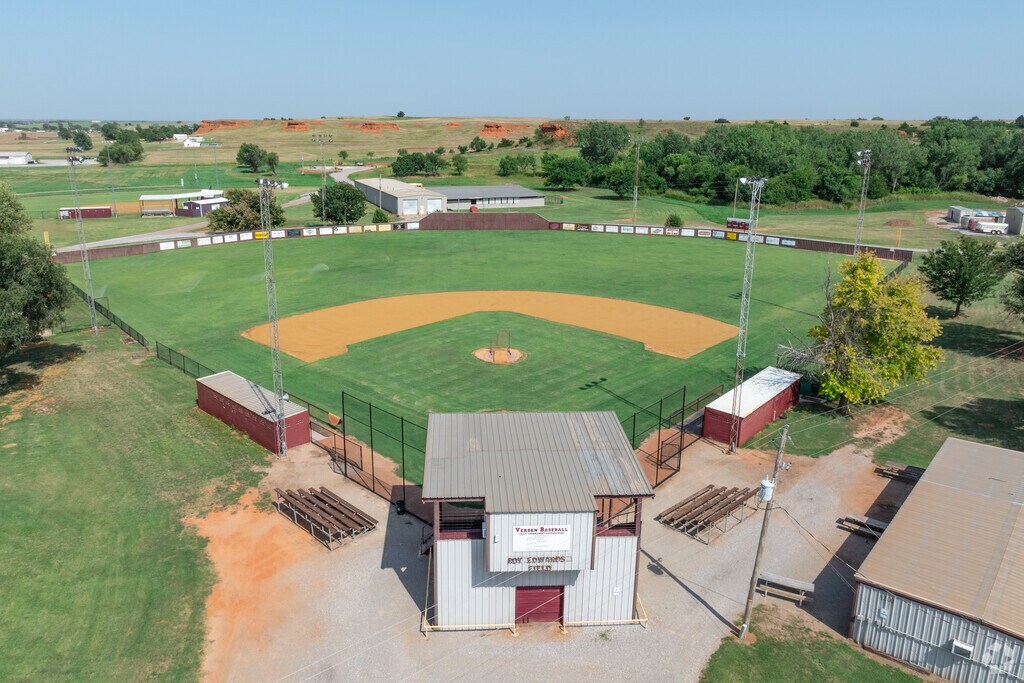 Verden High School offers the opportunity to play baseball.