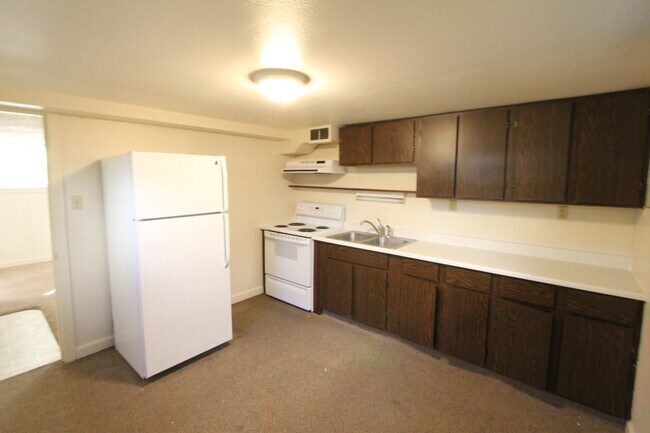 1044 N 25th St unit 1044.5 N 25th St, Billings, MT 59101 - photo 3