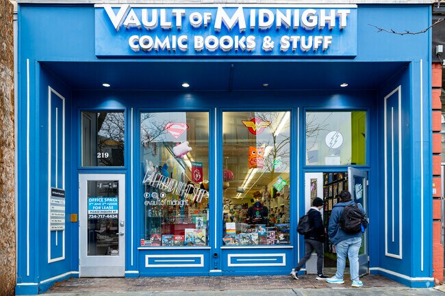 Vernon Downs comic book fans can find a newseries to enjoy at Vault of Midnight.