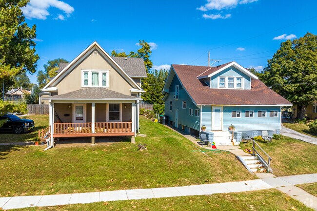 Lake-Bristol Square features charming bungalows and cottages as its primary home styles.