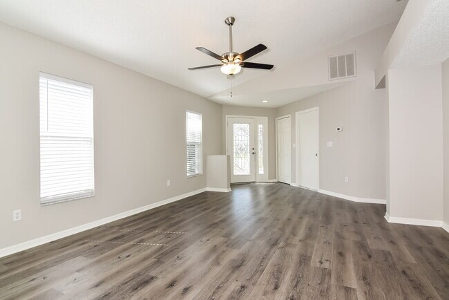 22649 St Thomas Cir, Lutz, FL 33549 - photo 3