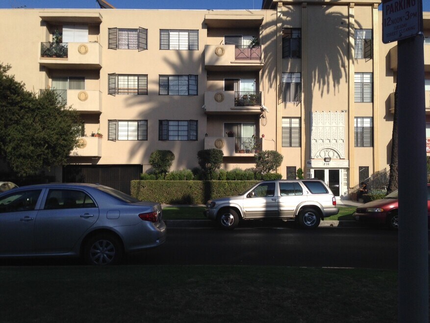 216 S Occidental Blvd unit 312, Los Angeles, CA 90057 - photo 1