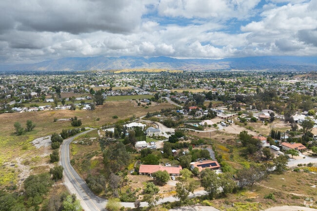 East Hemet offers residents a quiet suburban lifestyle with beautiful scenic views of the mountains and local hills.