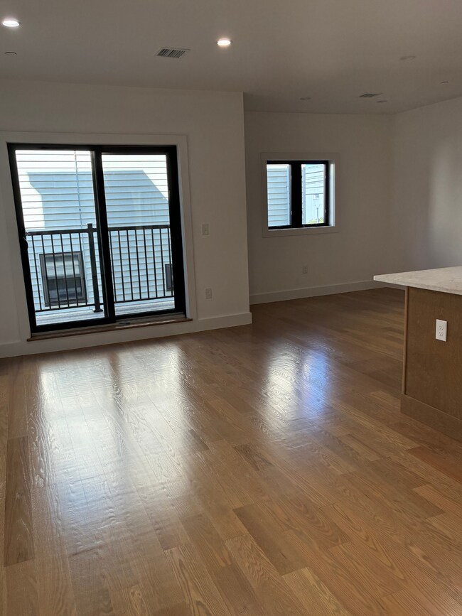 97 Addison St unit 204, Boston, MA 02128 - photo 4