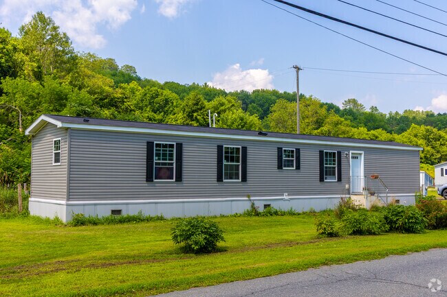 Manufactured homes add affordable housing options amid Vermont’s scenic countryside.