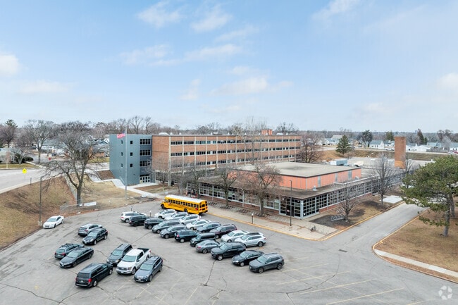 Dedicated staff: The school boasts 25 full-time teachers and 1 full-time school counselor.