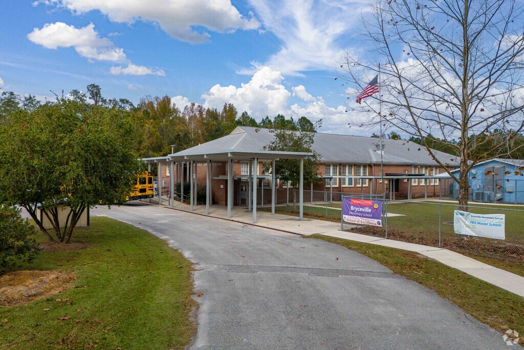 The entrance of the Bryceville Elementary School.